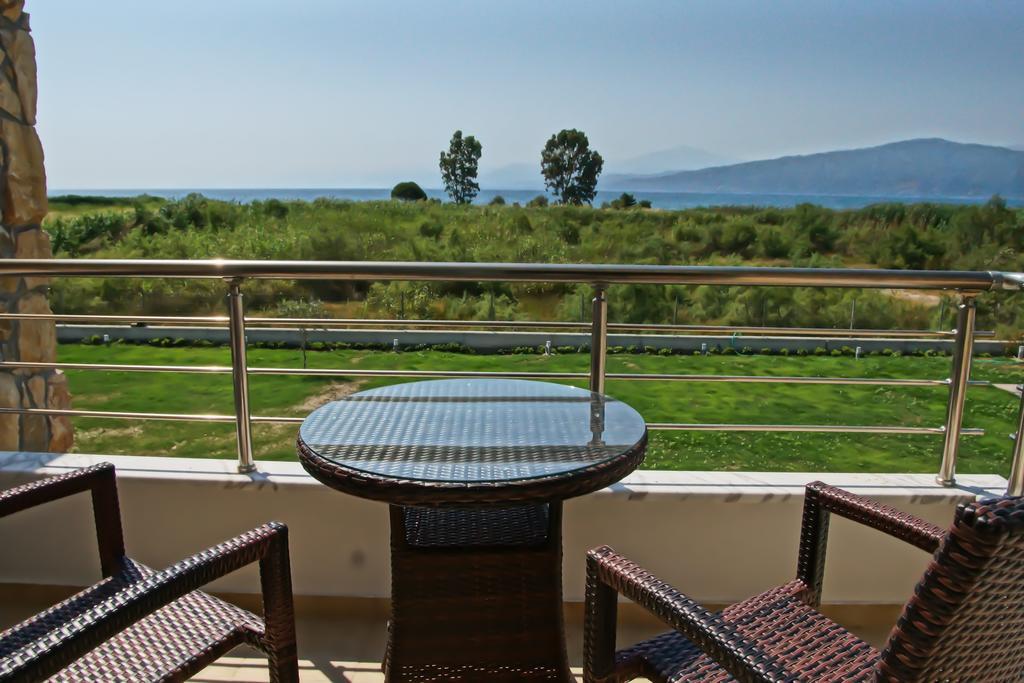 Aparthotel Cavos Fokidos Chiliadou  Esterno foto