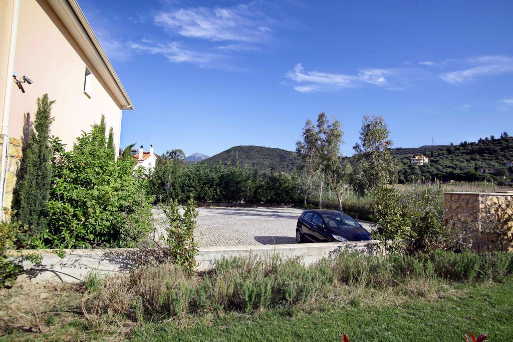 Aparthotel Cavos Fokidos Chiliadou  Esterno foto