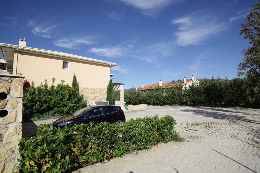 Aparthotel Cavos Fokidos Chiliadou  Esterno foto